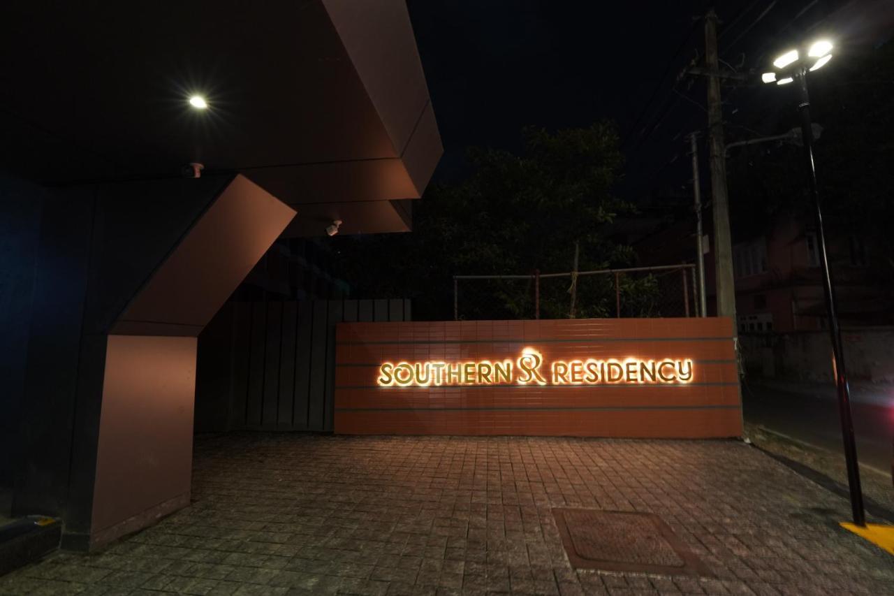 Southern Residency Kochi Buitenkant foto